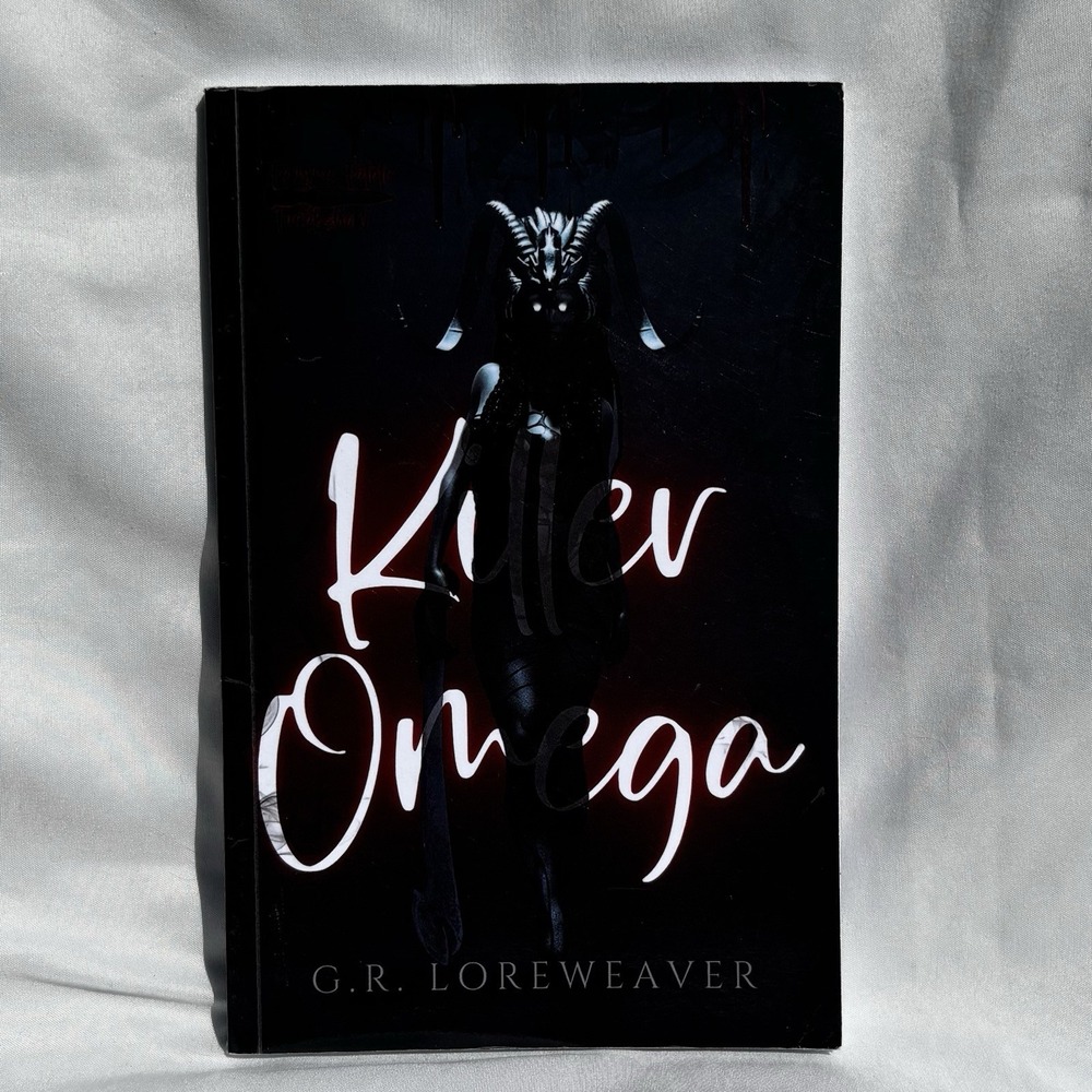 Killer Omega by G. R. Loreweaver Femme Fatale Freakshow Series Paperback VG